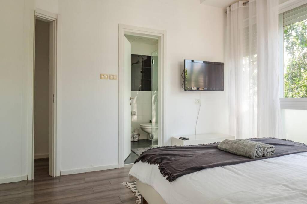 תל אביב Big Apartment Next To Gordon Beach Plus Free Parking מראה חיצוני תמונה
