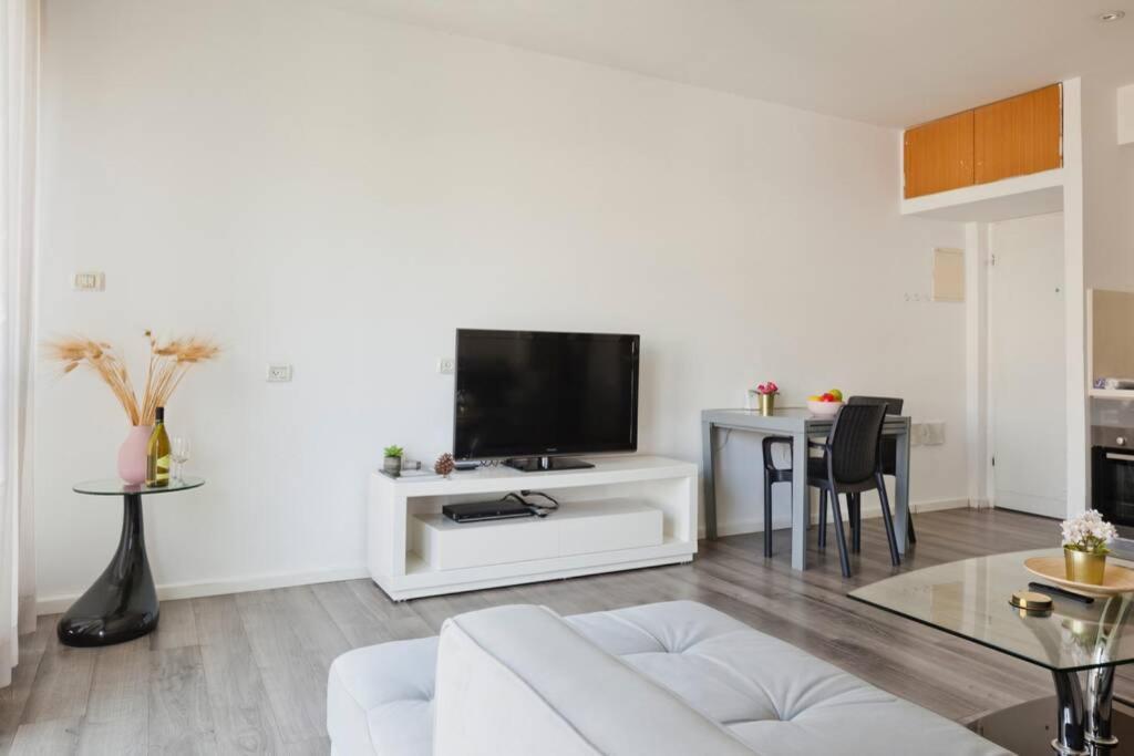 תל אביב Big Apartment Next To Gordon Beach Plus Free Parking מראה חיצוני תמונה