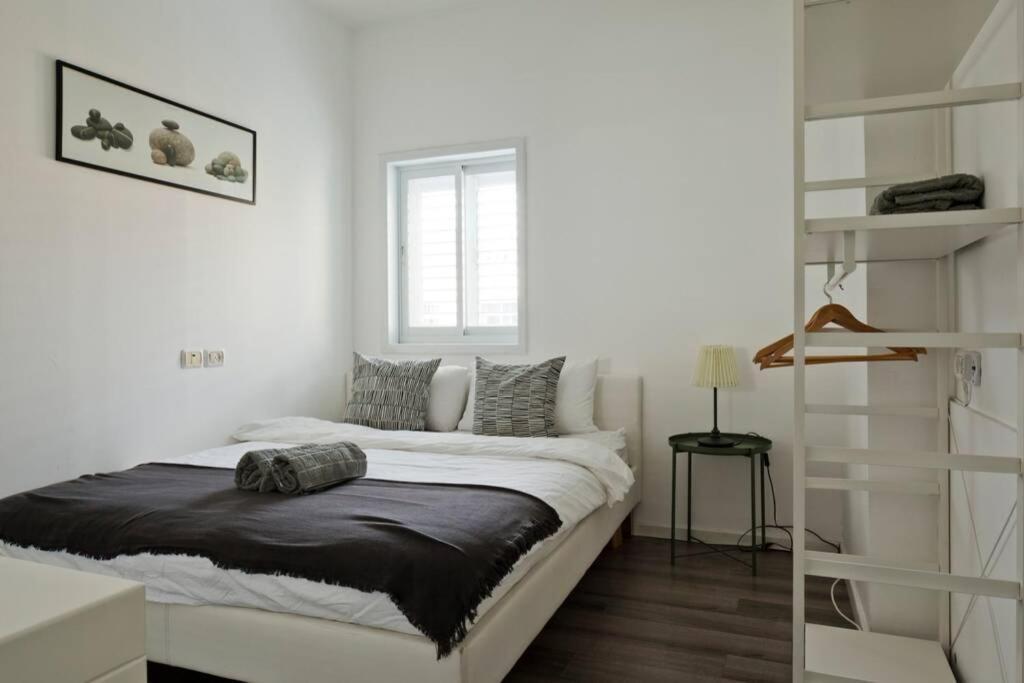 תל אביב Big Apartment Next To Gordon Beach Plus Free Parking מראה חיצוני תמונה