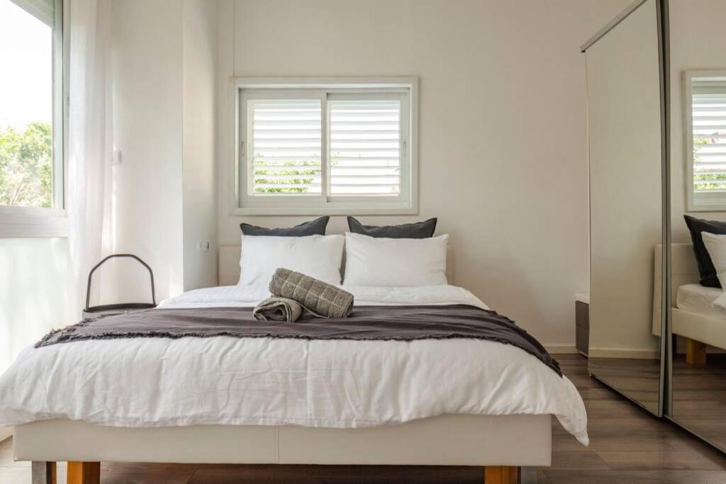 תל אביב Big Apartment Next To Gordon Beach Plus Free Parking מראה חיצוני תמונה