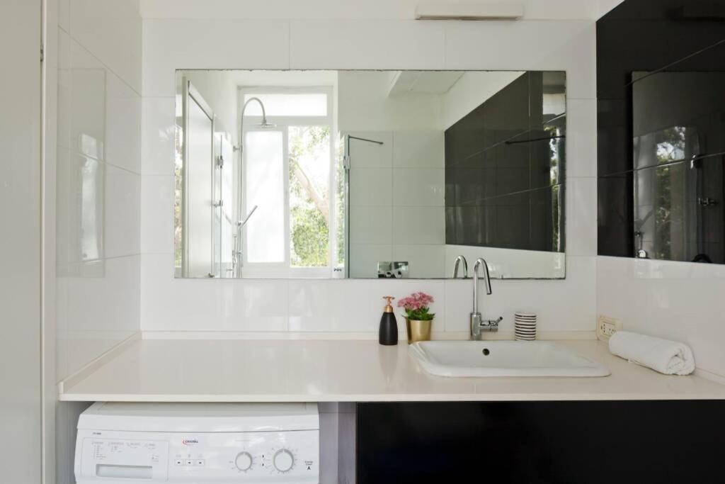 תל אביב Big Apartment Next To Gordon Beach Plus Free Parking מראה חיצוני תמונה